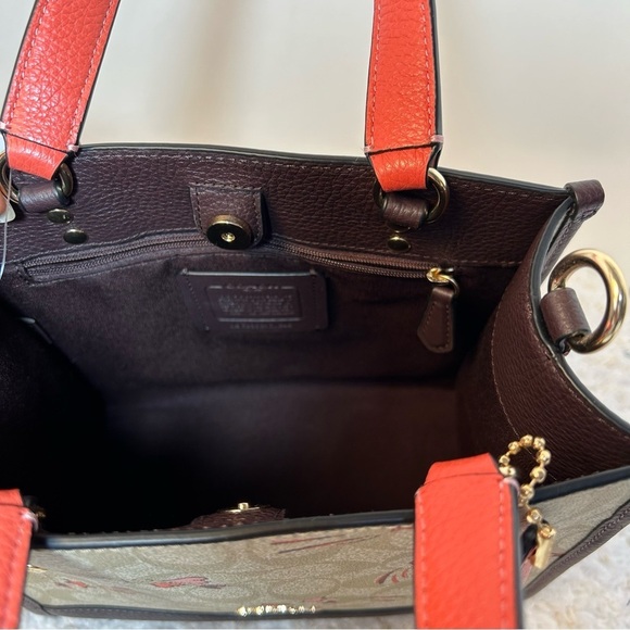 Giftable Coach Dempsey Tote 22 In Signature Canvas With Heart And Star Print - Picture 12 of 15